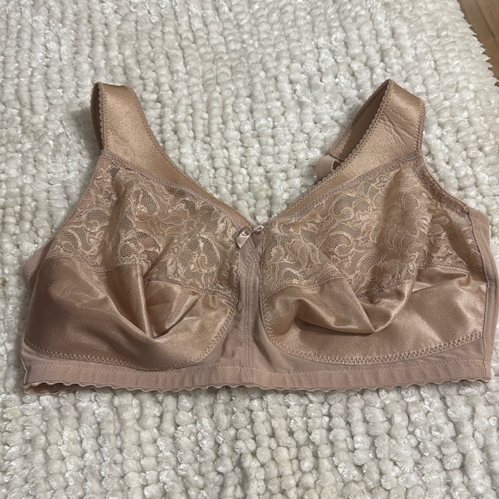 Glamorise bra  wireless lace wide adjustable straps 38G